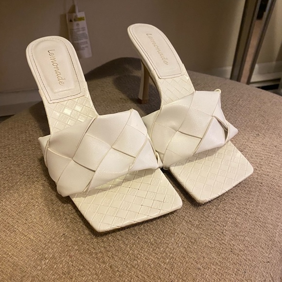 White square toe heels - Picture 3 of 3